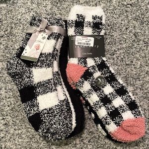 NWT fuzzy socks (6 total)